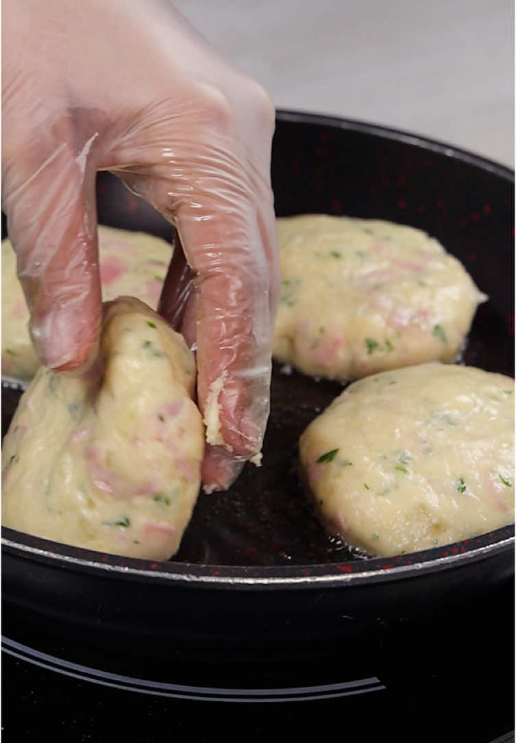 Essa é definitivamente a melhor maneira de comer batatas com presunto #receita #receitas #batata #presunto 