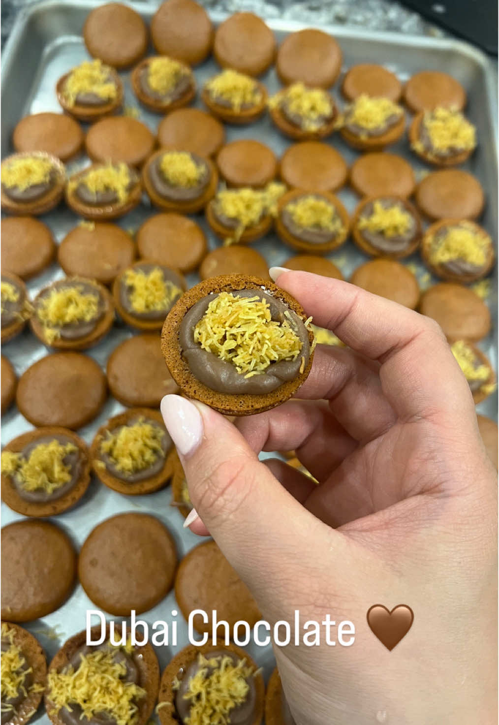 🤎Dubai Chocolate Macarons🤎 . . . . . #chayalascookieart #macaron #macarons #macaroon #macaroons #dubaichocolate #dubaichocolatemacaron #dubaichocolatemacarons #dairy #dairymacarons #chocolateganche #pistacho #shavuos #shavuosmacarons #asmr #macaronasmr #satisfying #satisfyingvideo 