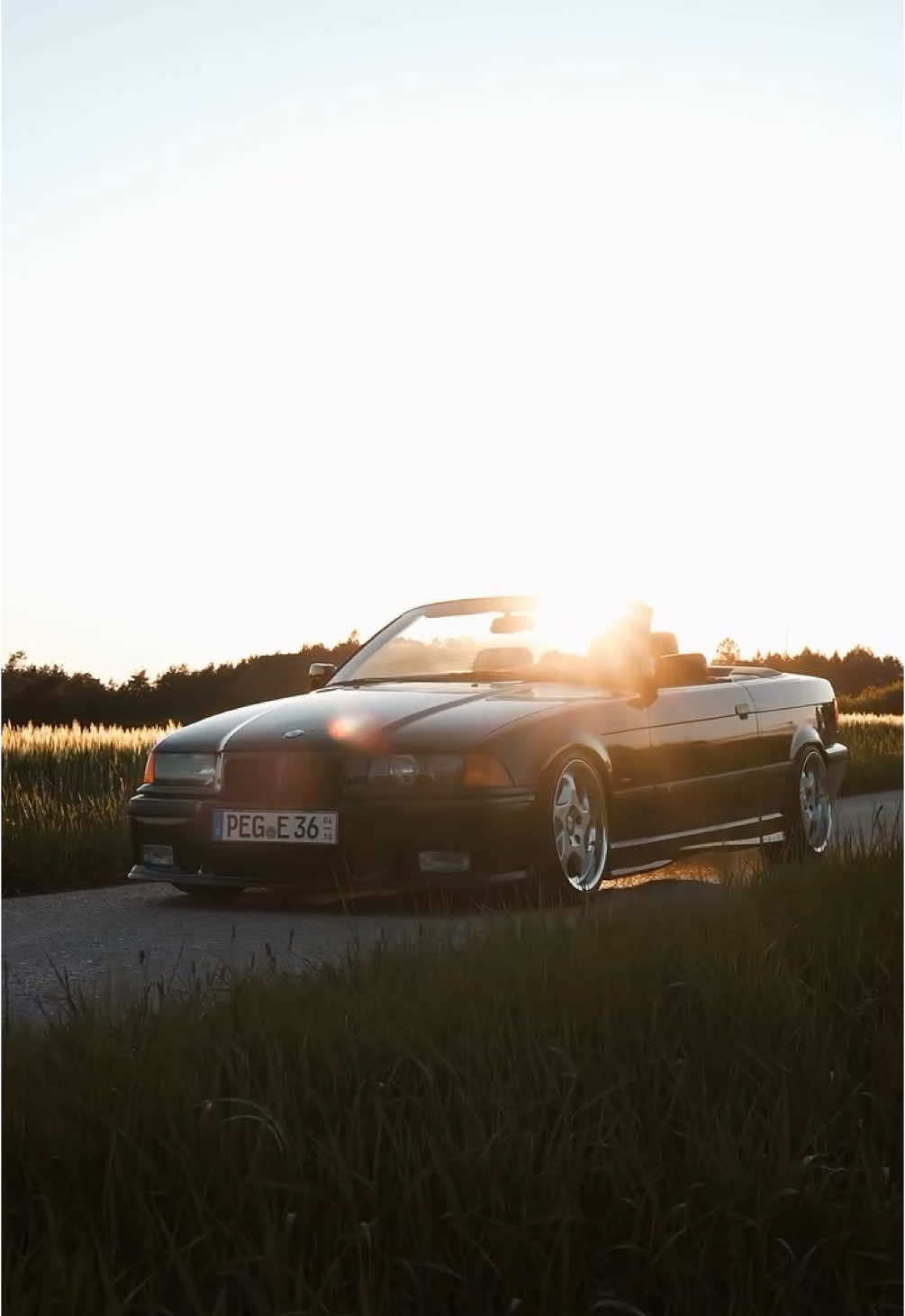 Insta @max.berner36 @crowdies.de #e36 #bmw #bmwlife #bmwlovers #classiccar @e36_hub @BMW E36 BRO 🖤🔥 