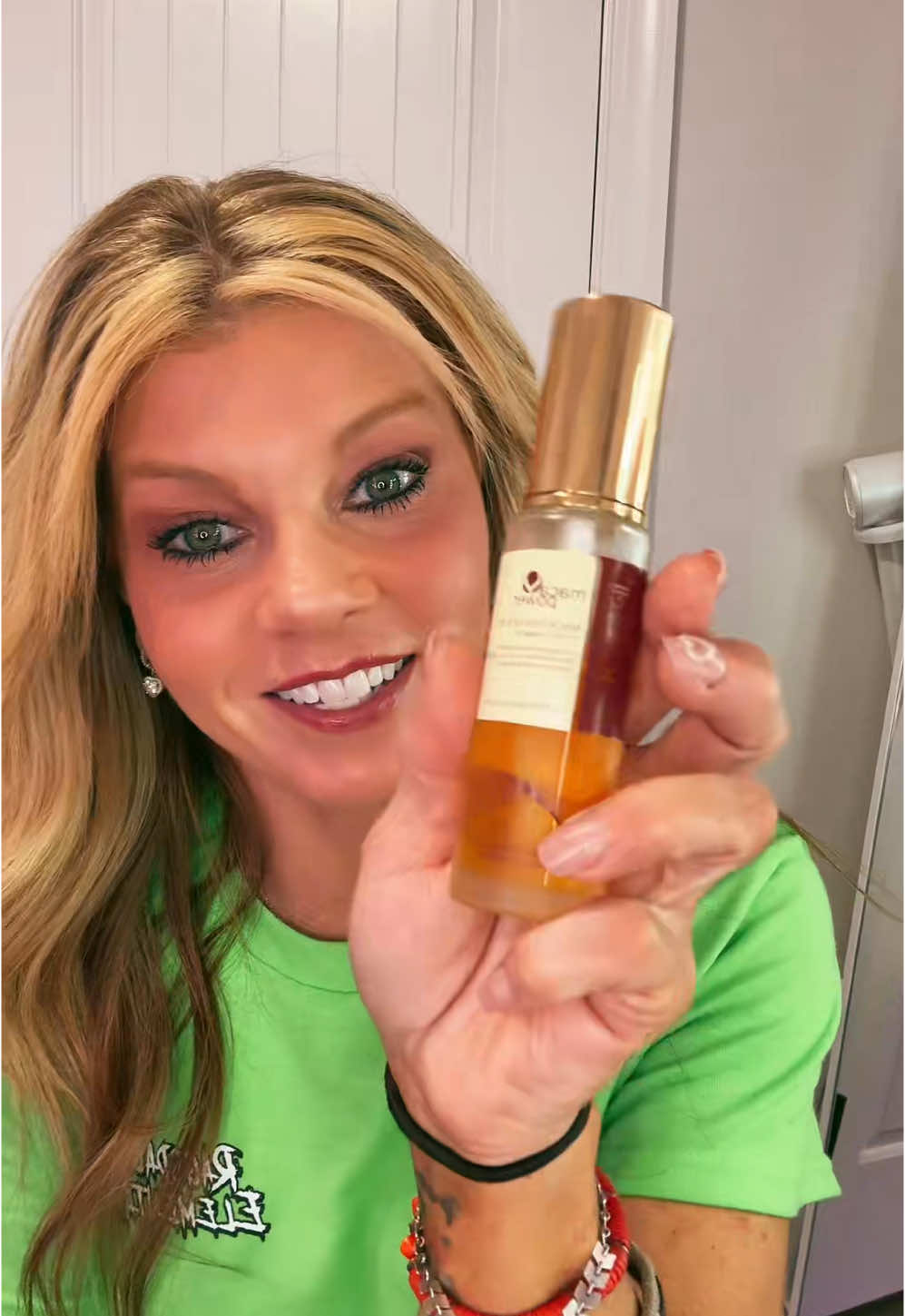 Yall I literally swear by these products ..it’s free shipping and free returns if you don’t like it, but I have some severely damaged dry broken broken and it is literally bringing my hair back to life!!! click the orange cart…#you won’t regret it 🧡 #hairtok #maca #arganoil #healing #damagedhair #works #luv #fyp @Karseell_macaoil 