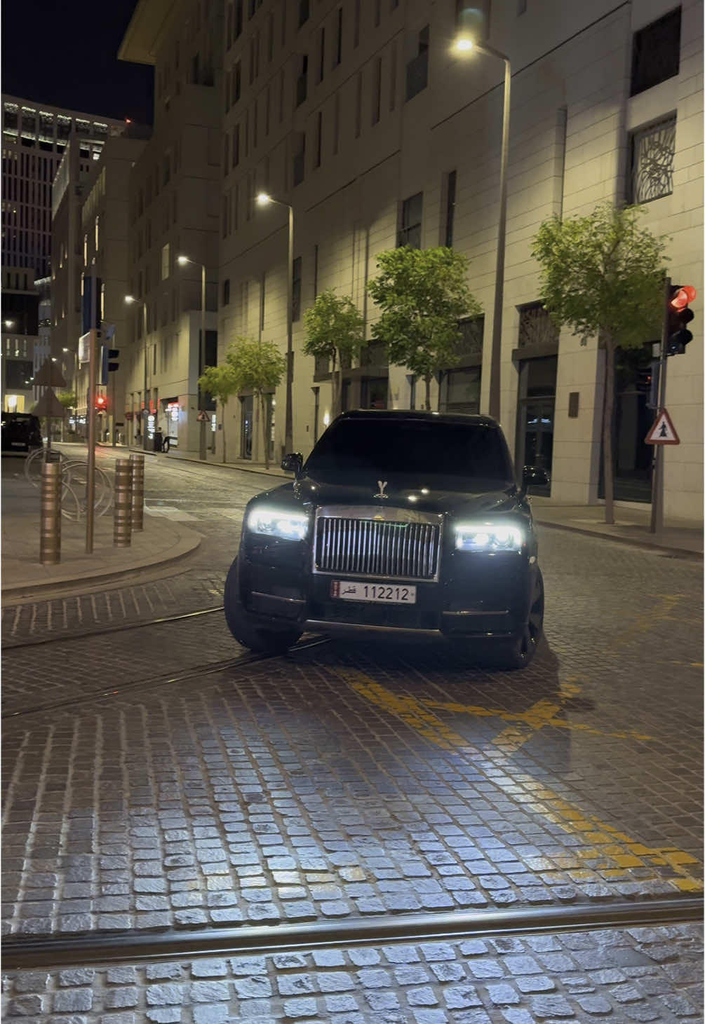 Rolls-Royce Cullinan 🖤🖤🖤 . . . #rollsroyce #fyp #fypシ゚ #1millionaudition #dohaqatar🇶🇦 #qtrtiktok🇶🇦🇶🇦 #قطر 