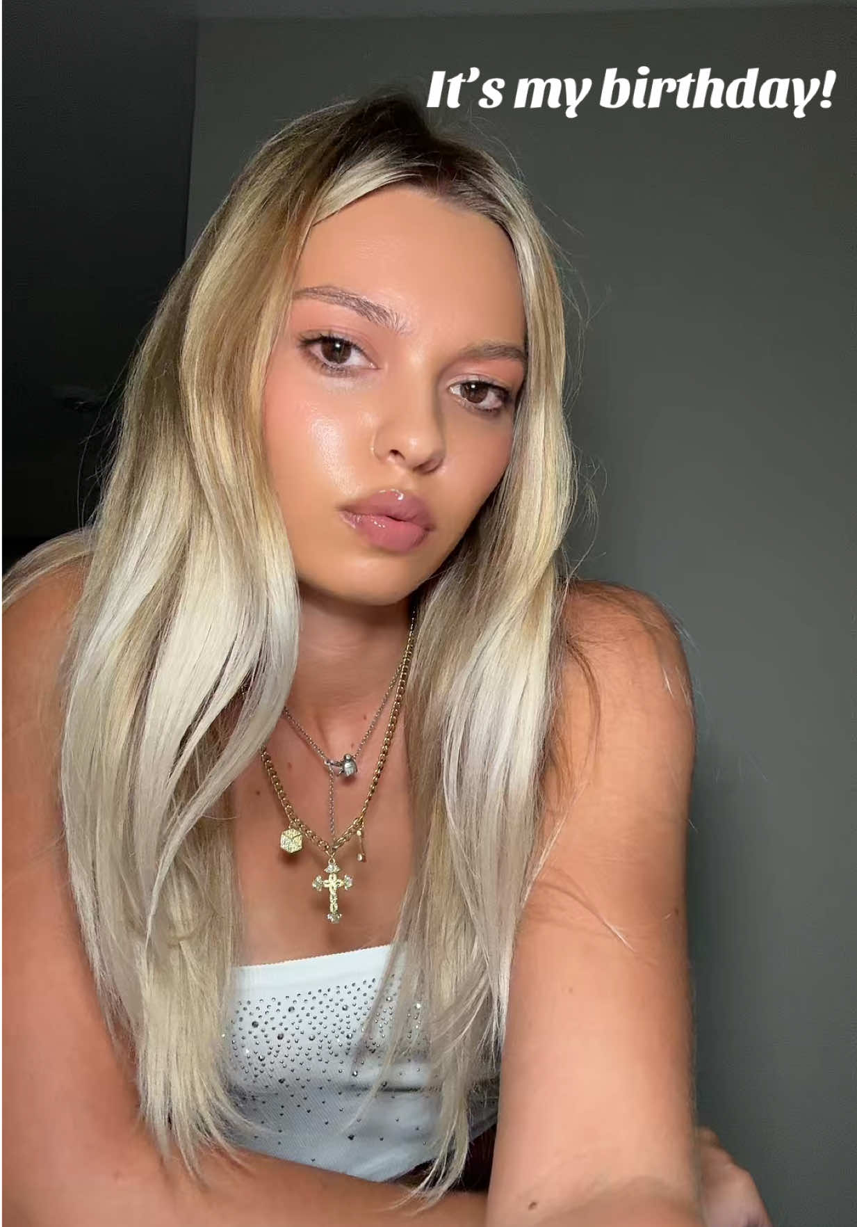 Birthday #birthday #birthdaygirl #birthda #viral #viraltiktok #famousbirthdays #foryoupage #lov #confidence #queen #blonde #model 