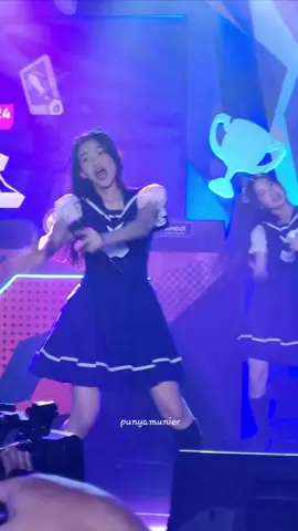 [FANCAM] Erine (@jkt48.erine_) Koisuru Fortune Cookie (Maaf kalo orang sebelah gw suara nya annoying🙏) Lapakgaming Battle Arena 30 November 2024 #fancam #jkt48 #jkt48video #erinejkt48  @CavalleryID 