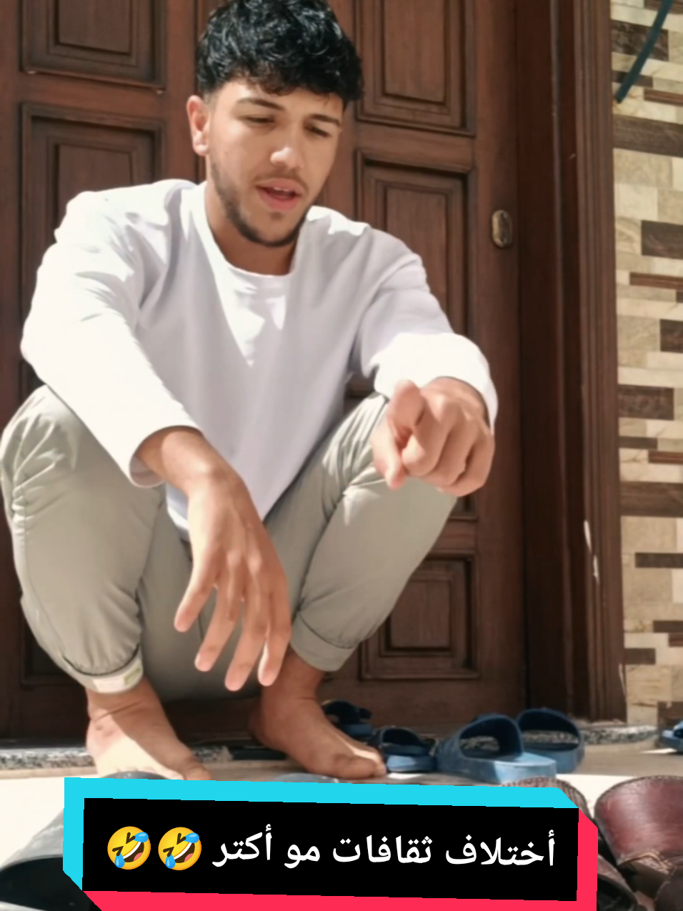 مين سيارتو أحلى 🤣💔 تابعو الصفحة لتضحكو أكتر ❤️  #explorepage #explore #capcutvelocity #follow #ضحك #علي_القاضي #سوريا #لايك#wheretoeate #BookTok #wheretovisit #tiktoktravel #leamontikto 