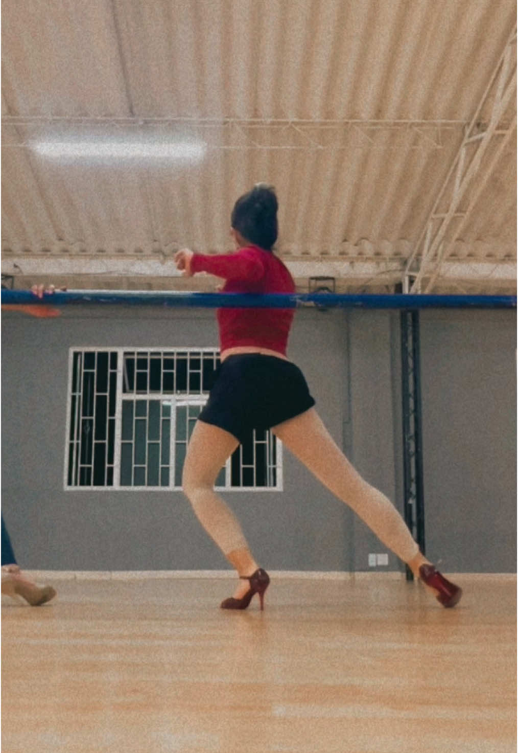 Estudiando y queriendo crecer y mejorar mucho. Clase con la gran Lis Franco . . . . #tango #tecnicafemenina #dance #danza #dancer #colombia #bogota #ballerina #colombiandancer #movement #art #dancelife #learning #woman #Love 