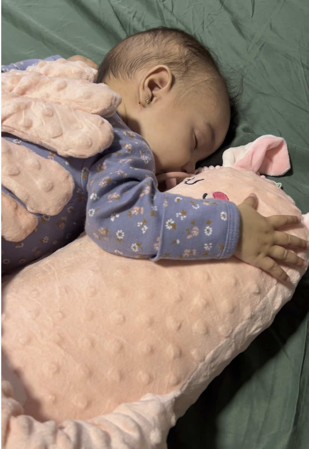 Greatest invention ever #tiktokshopsummerturnup #tiktokmademebuyit #babysoother #babypatter #infants #babygirl #babyboy #newmommusthaves 