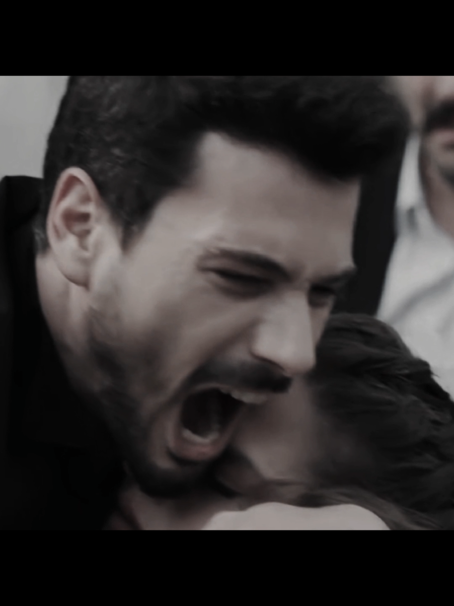 maybe she didn't die...😓|#hudutsuzsevda #hudutsuzsevdadizi #halilibrahim #zeynepleto #halzey #halilibrahimzeynep #denizcanaktas #miraydaner #turkish #turkishseries #foryou #viral #viralvideo #fyp #fy 
