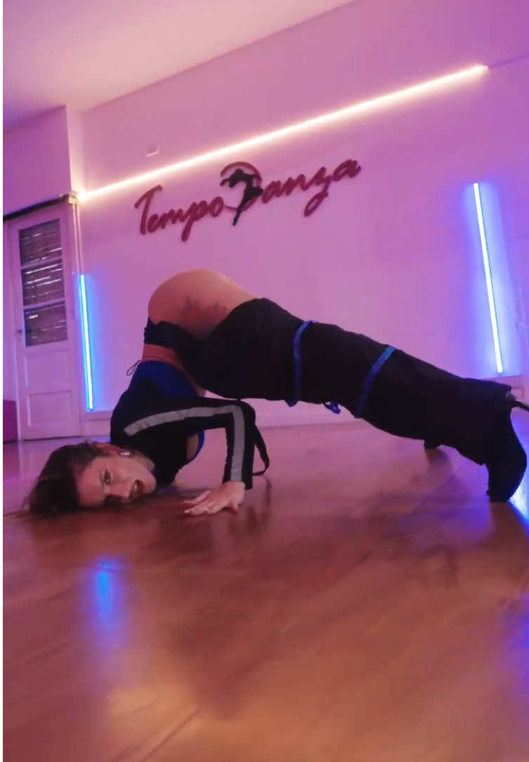 Mi versión bailada de #motinha #paratii #heels #fyp #coreo 