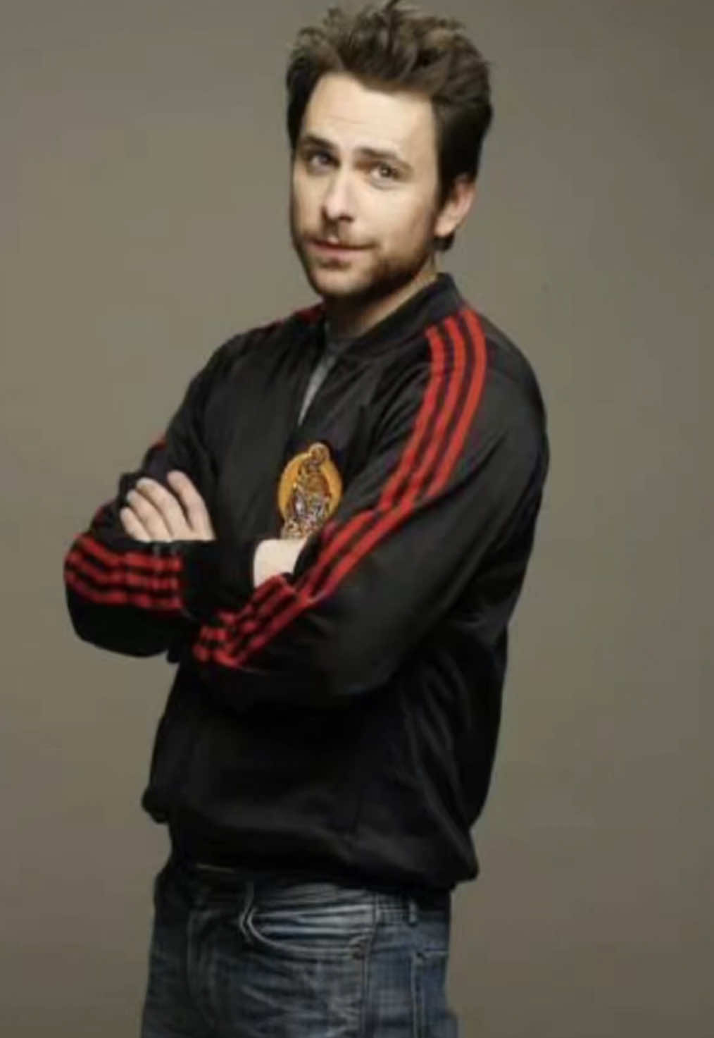must’ve been the wind… #itsalwayssunnyinphiladelphia #charlieday #zendayahattheory #charliekelly #iasip #trending #viral #trend #funny #clocked #hattheory #theory #hat #king #photoshoot 