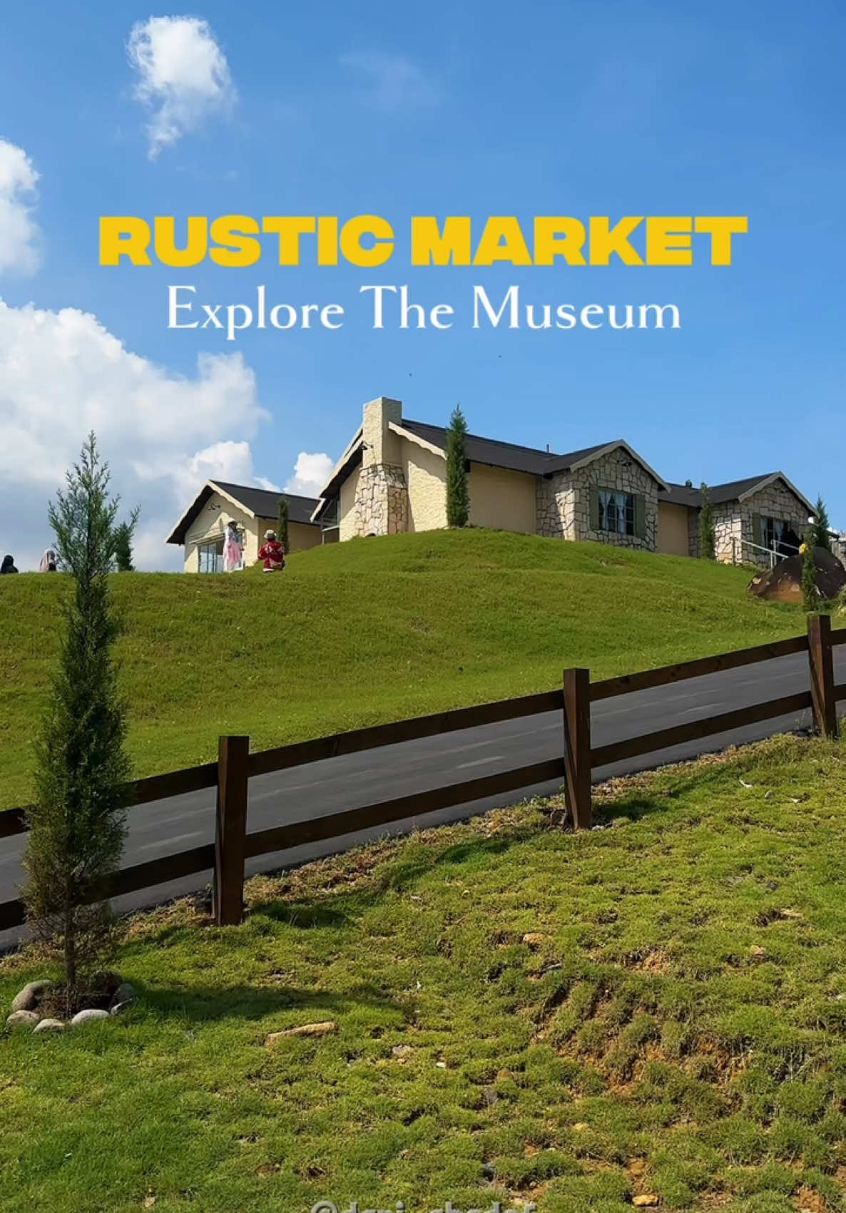 Rustic Market sekarang buka di Bojong Koneng, Sentul jadi ga perlu jauh2 ke Jawa Timur buat wisata ke spot2 cantik seperti ini. Mulai Trial opening tanggal 15 Mei 2025 kemaren. Lebih enak datang sore kayanya, kalau siang panas bgt cuy.  📍Rustic Market Explore The Museum Bojong Koneng, Sentul, Bogor #rusticmarket #rusticmarketsentul #rusticmarketbogor #wisatasentul #wisatabogor #explorebogor #explorejawabarat #infojabar #rekomendasi #destinasi #viral #fyp #rusticmarketexplourethemuseum 