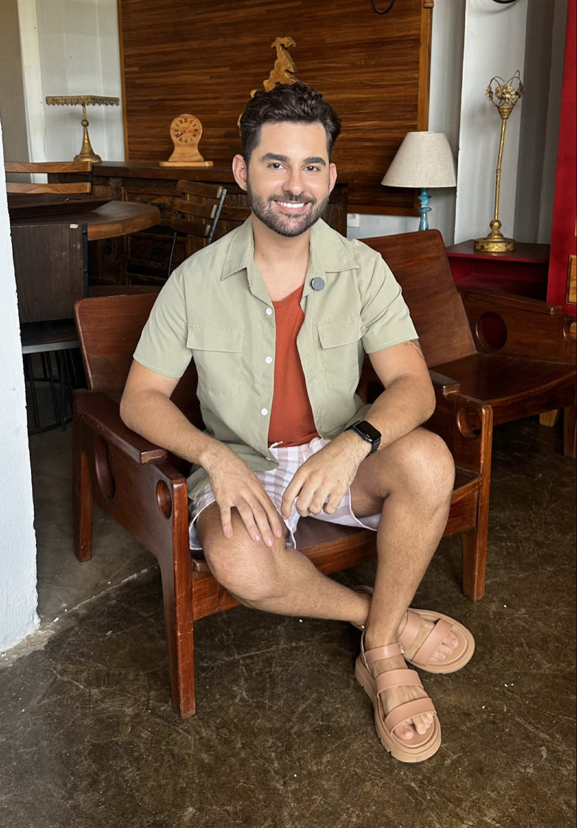 Todo móvel de MDF estraga com água? 😱Será que vale a pena mesmo comprar esse tipo de mobiliário? 🤔 Visitei a fábrica de móveis @Valéria Vilas Boas para descobrir  se isso é verdade mesmo… Confira! Agora, me conte aqui nos comentários, você tem móveis de MDF na sua casa? Já sabia dessa informação? 👇🏻 A loja e a fábrica ficam localizadas em São João del-Rei - MG. Faça uma visita:  📍 BR265, KM 255, número 235. Trevo do Elói (em frente ao Bahamas Mix) 📲 ou entre em contato pelo número (32) 8887-6895! #arquitetura #decoração #dica #casa #reforma #mobiliário 