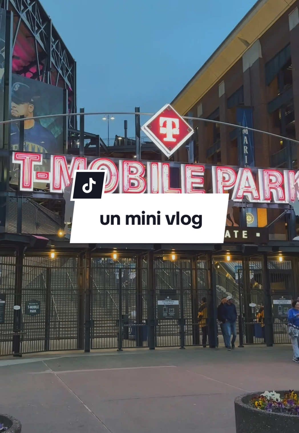 #CapCut day in my life working in tech #LatinaInTech #viral #SeattleLife #TechGirlies #DayInMyLife #MarinersVibes 