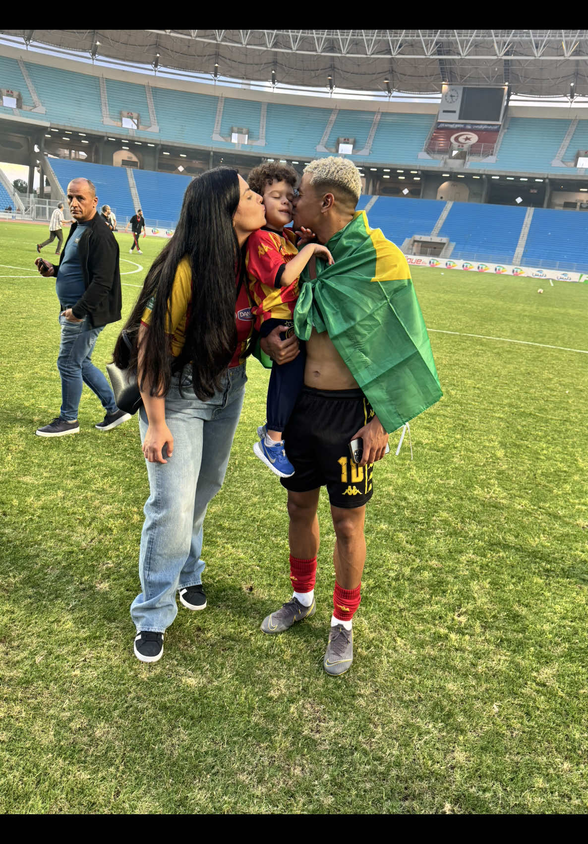 Bicampeão !!!!! Nós merecemos !!! #Tarajidawla ❤️💛🖤