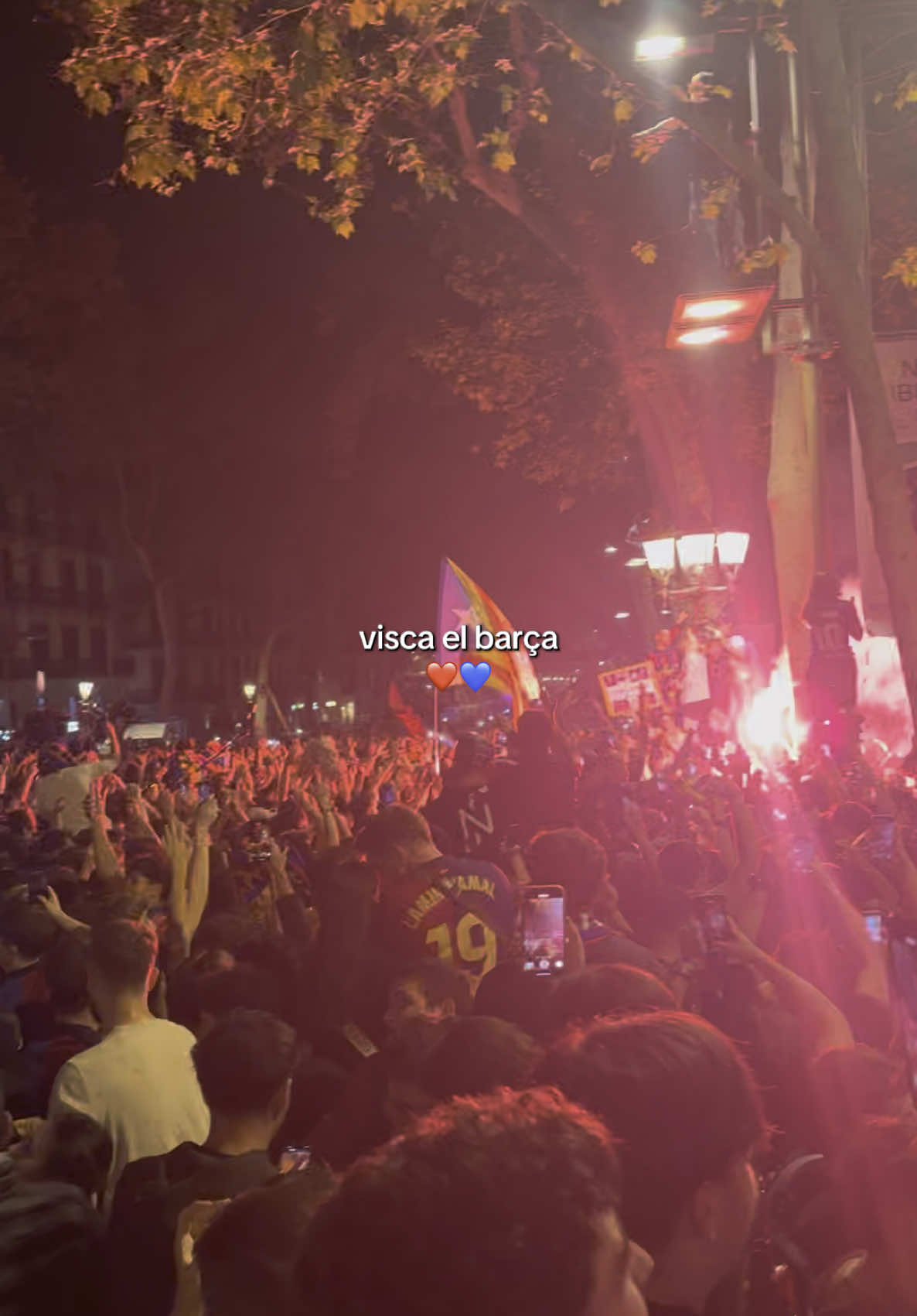 campions de lliga!! ❤️💙🥹 #fcbarcelona #barça #campeones #liga #fcb #viscaelbarca #barcelona #canaletas #viscaelbarça #fyp @fcbarcelona 