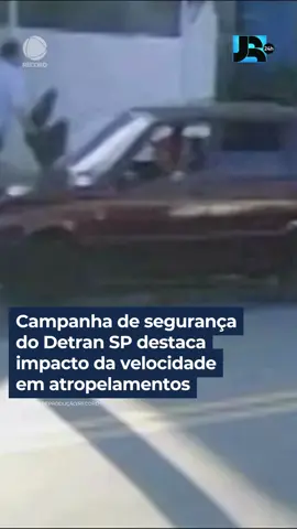 Um estudo revela que atropelamentos a 65 km/h têm impacto comparável a quedas do sexto andar. Durante o Maio Amarelo, o Detran São Paulo promove uma campanha contra o excesso de velocidade. O caso de João da Silva Neto, atropelado enquanto atravessava a faixa de pedestres na zona norte de São Paulo, ilustra a gravidade do problema. Entre janeiro e março, mais de 1.400 atropelamentos fatais foram registrados no estado, um aumento de 4% em relação ao ano anterior. 👉 Veja essa e outras notícias em R7.com/JornalDaRecord/ #JornalDaRecord #JR24H