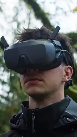 O DJI Neo Motion Fly More Combo é um drone ultracompacto e leve (135 g), ideal para iniciantes e criadores de conteúdo que buscam praticidade e qualidade de imagem. Ele combina captura de vídeo em 4K com estabilização avançada, modos de voo automáticos e diversas opções de controle, incluindo realidade virtual imersiva. #DroneRecife #DroneDosSonhos #FotografiaAérea #Tecnologia #droneprofissional #DroneNordeste #VídeosIncríveis #audiovisual 