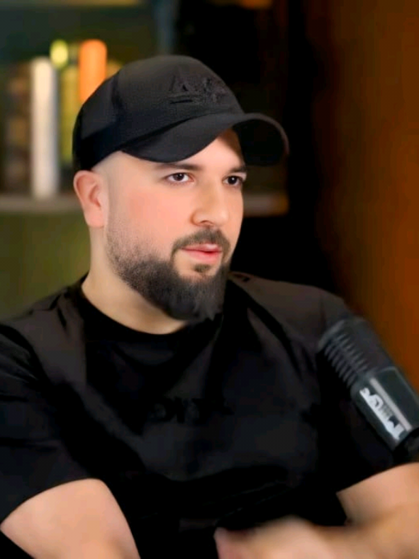 الله يسمح لينا من الوالدين راهم سبب وجودنا ورضاهم مفتاح سعادة دنيانا وآخرتنا كل لحظة مع الوالدين راها نعمة ما تحسش بقيمتها حتى تفقدها… تهلاو فيهم الله يخليهم ليكم ما كاين حب بحال حب الوالدين ولا دعاء كيف دعاء الواليدة…رضا الوالدين هو الطريق للفلاح الله يرحم اللي مات ويخلي الحيين تاج فوق روسنا 🤲🤍 @Douzi  اســتمعـوا إلـى جـديـد دوزي الآن ✨️ #ach_hada #مرحبا_يا_رمضان  . .  #kolchi_belmouktab #كلشي_بالمكتاب  #kolchi_belmouktab_douzi   #bambara  #bacha #الباشا   #bacha_douzi  #الباشا_هو_لي_كاين  #الدوزي_افضل_فنان_في_شمال_افريقيا  حساب الفنان دوزي رسمي @douziofficial📌   #douzi  #douziofficial #douziking #douzithebest #douzilove #douzifans  #dafbama2025_douzi    #الدوزي_أسطورة_لن_تتكرر  #الدوزي_فخر_المغرب #الدوزي_سفير_الاغنية_المغربية  #الدوزي  #دوزي  #دوزي_محبوب_الجماهير #الدوزي_ملك_الإحساس #الدوزي_الرقم_الصعب #الدوزي_سفير_الشباب #الدوزي_ملك_راي  #الدوزي_خط_احمر #الدوزي_العالمي ‏