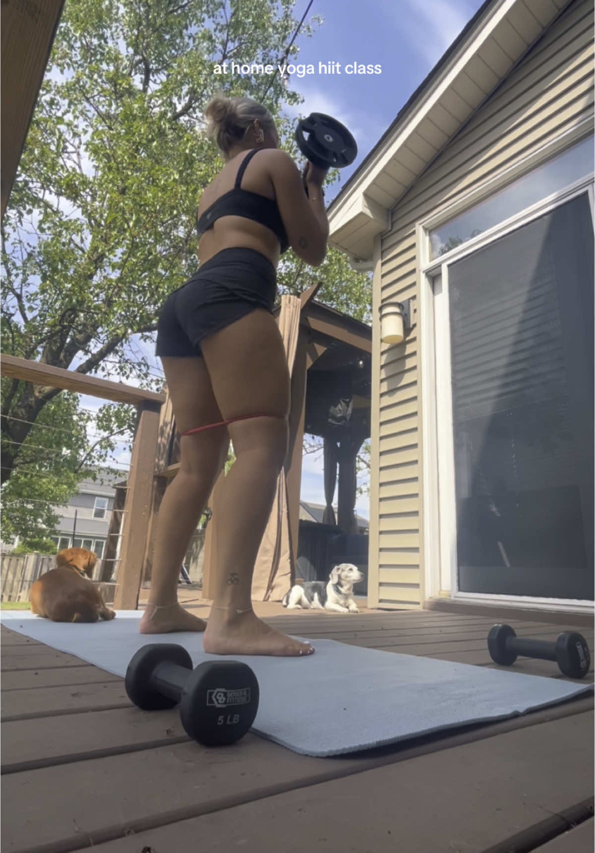 brought the yoga joint to my house #yoga #hiit#hot 