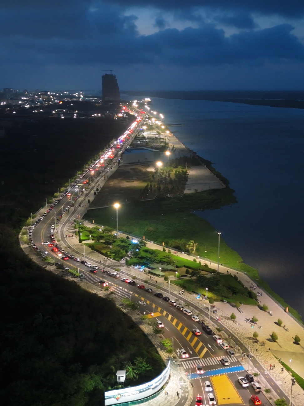 Un pedacito de Barranquilla que te invita a caminar sin prisa y a mirar con calma. #Barranquilla #malecondelriobarraquilla #malecondebarranquilla 