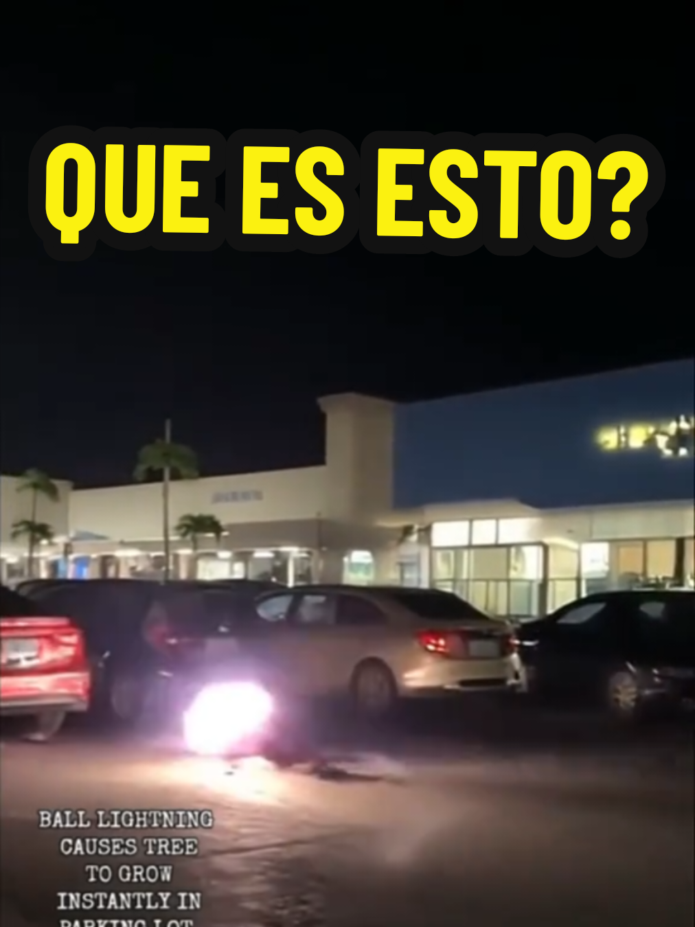 Una luz bastante misteriosa se aparecio en un parqueo de California llenando de terror a quienes la vieron. Será algo paranormal? #paranormal #aterrador #fantasma #horrorstory #horrortok #Terror #eljuliolopez #miedo #viralvideos #top #terror 