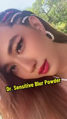 Instant blurring effect at fresh look talaga pag ito gamit mo sa face 😻 #fyp #tiktokph #foryoupage #tiktok #drsensitiveph #powder #loosepowder #blur #makeup #face 