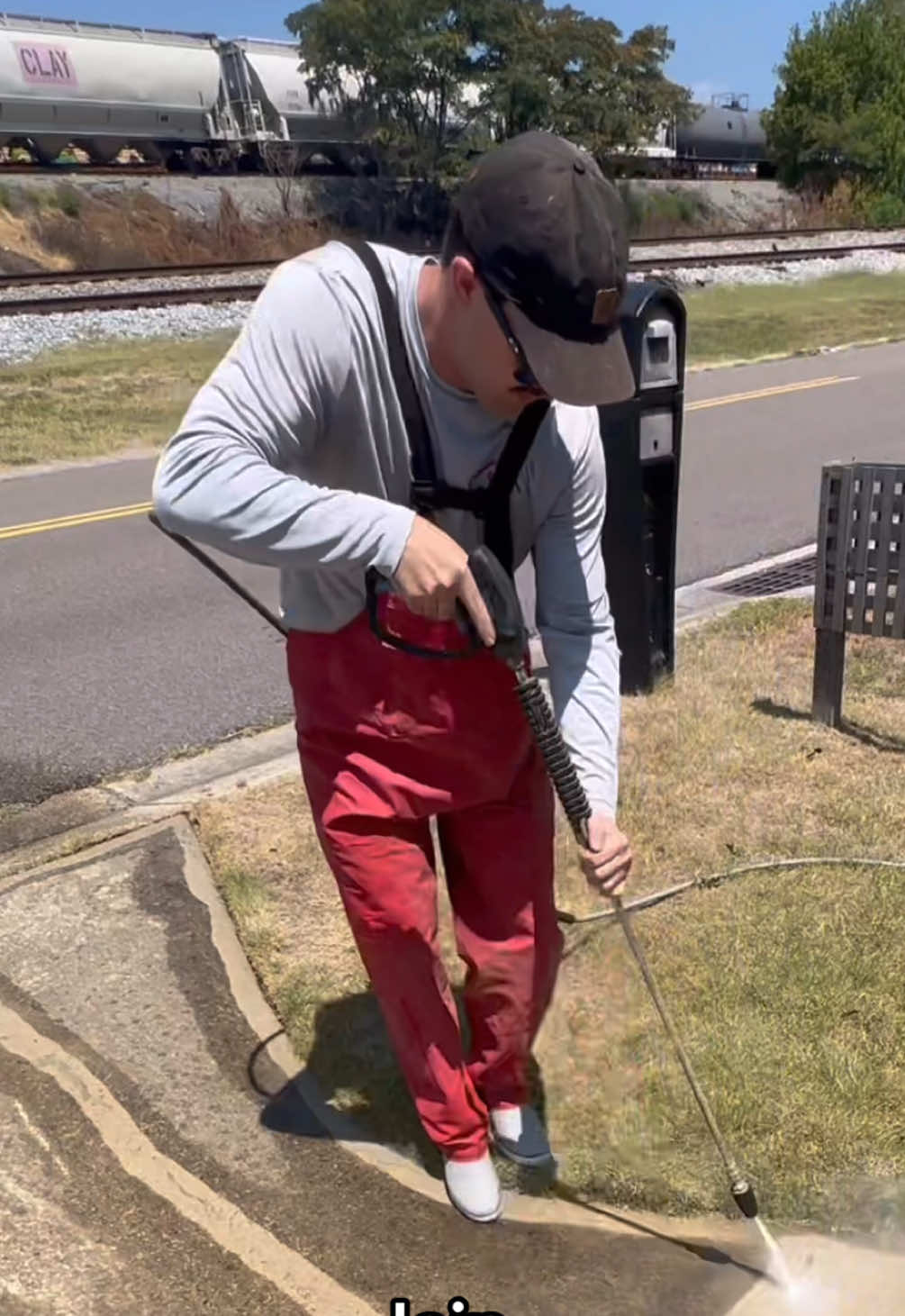 I Put A Lein On Their House #pressurewashing #pressurewashingbusiness #pressurewashingforbeginners #pressurewasher #pressurewashingtips #pressurewashingbusinesstips 