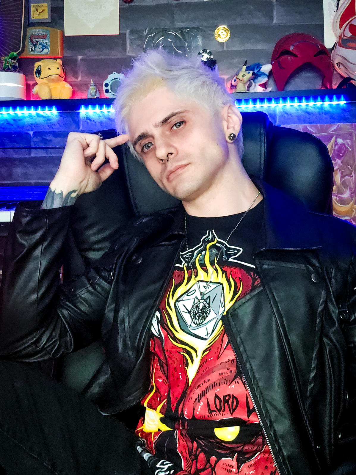 🎶 Se você gostar de alguma destas 8 bandas, esse vídeo é para você! 🐺 Todas as informações estão no perfil da @emorvvl! ⚠️ Responde aqui nos comentários qual destas bandas é a que você mais gosta! 🖤 #newmetal #numetal #poppunk #metalcore #emocore #emo #rock #greenday #paramore #blink182 #bringmethehorizon #bmth #mychemicalromance #falloutboy #panicatthedisco #linkinpark 