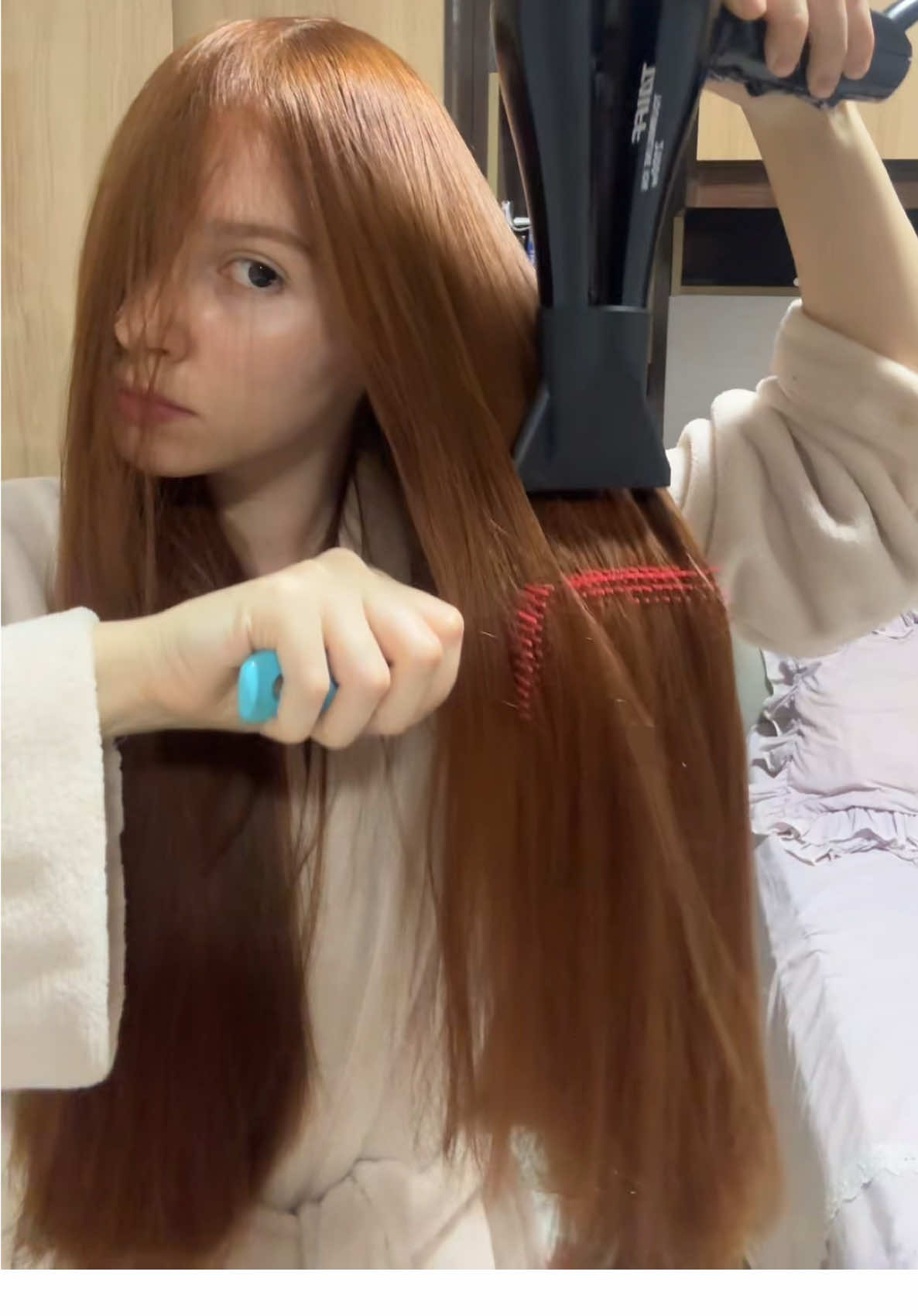 Testando o meu novo secador de cabelo  #secadordecabelo #taiff #secadortaiff #wellailluminacolor #hair #gingerhaircolor #gingerhairgirl #gingerhair #redhead #ruivosdobrasil #ruiva #cabeloruivo #cabelolongo #cabelo #tratamentocapilar #cuidadoscapilares #hidrataçãocapilar #umectação #ugc #ugccreator #ugccabelo #haircare