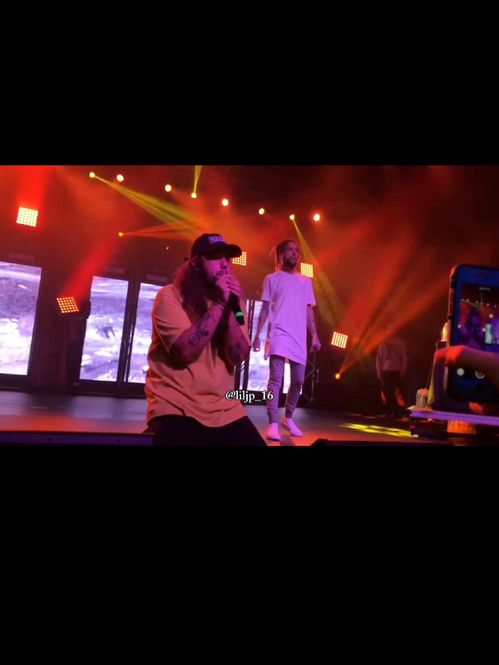 Respuesta a @loseyourmind16  Hard to tell - $uicideboy$ - - - Canción: Hard to tell Artistas: $uicideboy$ Álbum: Kill Your$elf Part XIII: The Atlantis Saga Año: 2017 Sello Discográfico: G59 Records - - - Nota: Esta canción contiene varias jergas urbanas en inglés que no tienen una traducción exacta, pero que fueron interpretadas durante la tradución para preservar el sentido original de la letra. - - - Dato Curioso: La canción 'Hard To Tell' toca temas de traición y desconfianza. La línea 'Fake fucking smile with the knife in my back' sugiere una experiencia de traición y falsedad en las relaciones personales. Esta sensación de desconfianza y traición se suma a la atmósfera general de desesperación y oscuridad que permea la canción. - - - #uicideboysmusic #hardtotell #ruby #rubydacherry #lanadelrey #yayo #uicideboysedits #uicideboyslyrics #uicideboysespañol #g59 #grey59 