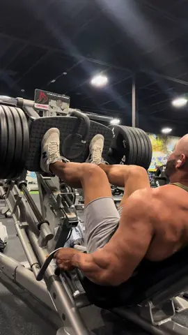 🔥 Piernas de Acero: Desafía tu Límite en Cada Repetición 💪🦵 #PiernasFuertes #LegDay #EntrenamientoDePiernas #FuerzaYResistencia #FitnessMotivation #GluteosYPiernas #LegWorkout #RutinaDePiernas