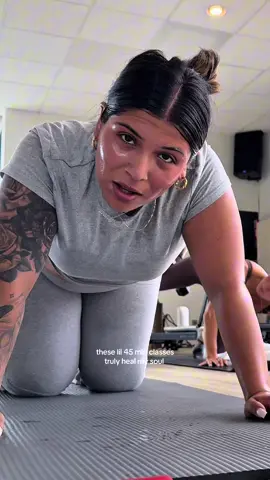 even though i’m clearly struggling, I love these classes so much and will never stop using @ClassPass 😭 #matpilates #yoga #classpass 