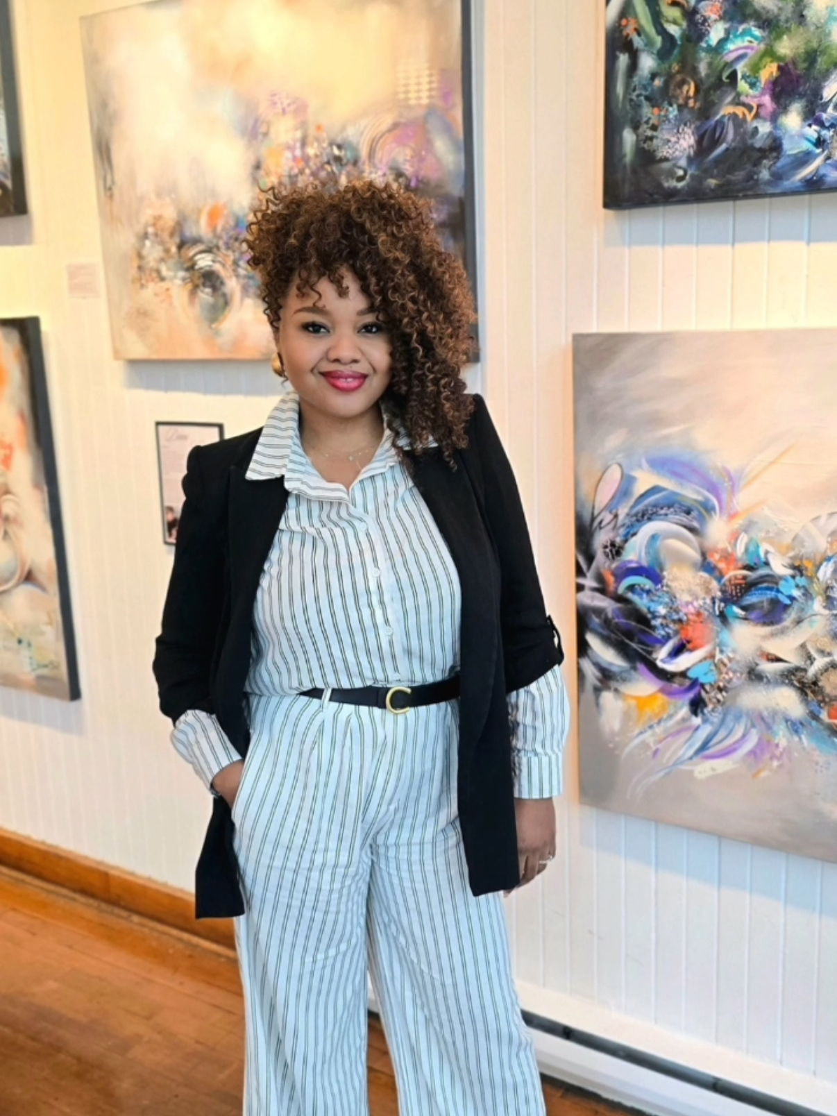 My first solo art exhibition… and it was magical. Thank you to everyone who came, supported, and believed in me. This moment will stay in my heart forever. #artexhibition #femmeartiste  #femaleartist #artistepeintre #blackartist #blackart #blackartists #canadianartist #blackartistsoftiktok #artistontiktok  #soloshowdown  #Gratitude  #behindthescene  #montrealartist #dreamscometrue 