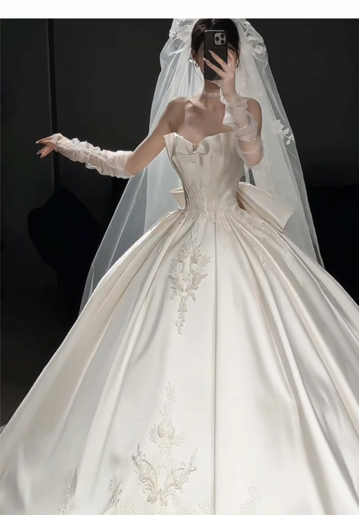 #weddingdress #wedding #xuhuongvaycuoi2025 #côdâuxinh #thuevaycuoi #váyxinhchonữ #váycưới #váydựtiệc #thuevaygiare 