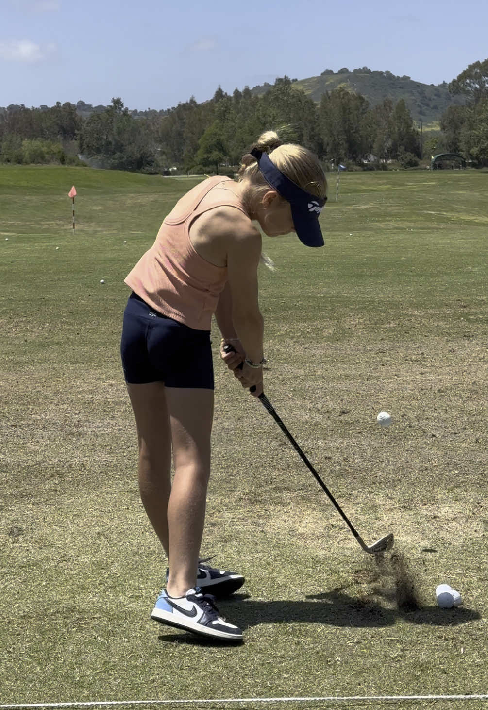 Range 🐀  . . . . . . . . #golf #golftiktok #girlgolfer #golfing #girlsports #nikeathlete #nikegolf
