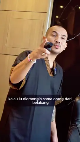Selalu di depan,di omongin di belakang