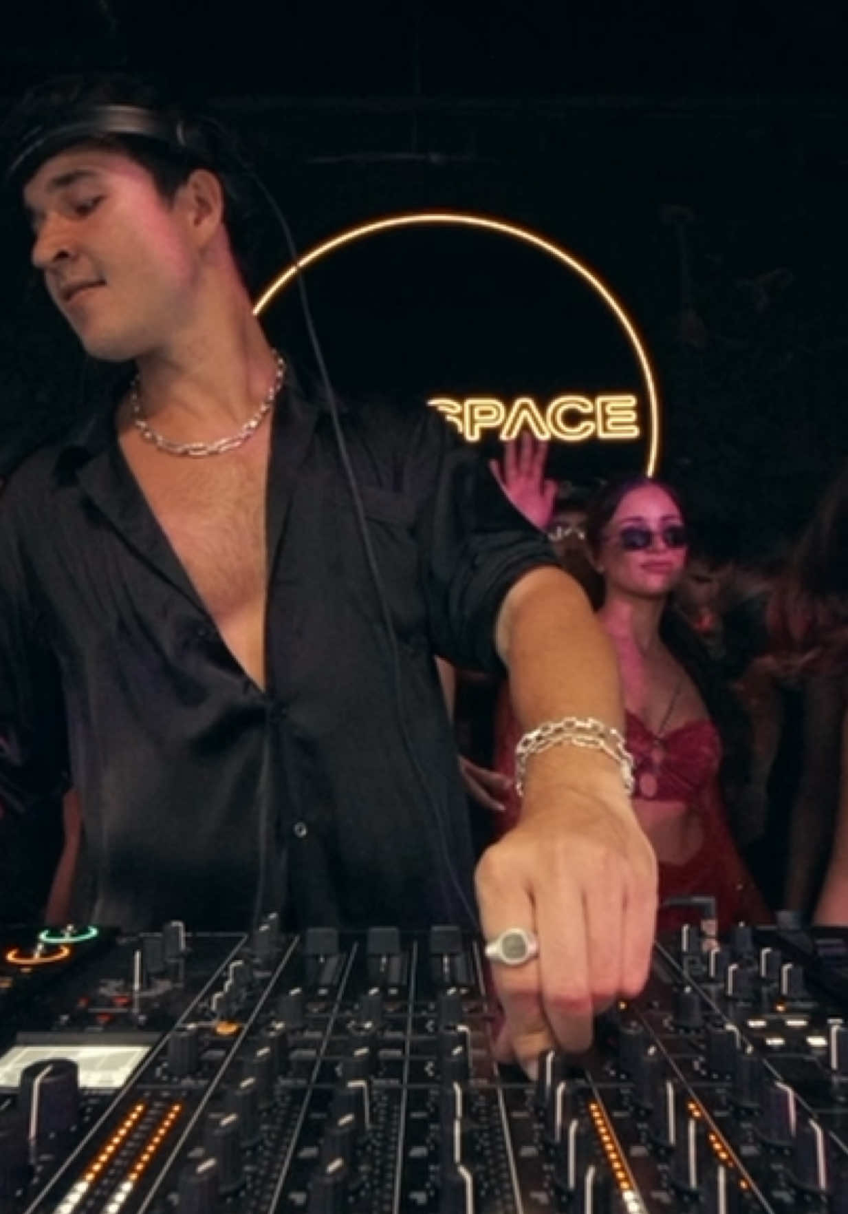 space set live now on youtube & soundcloud 🤟 