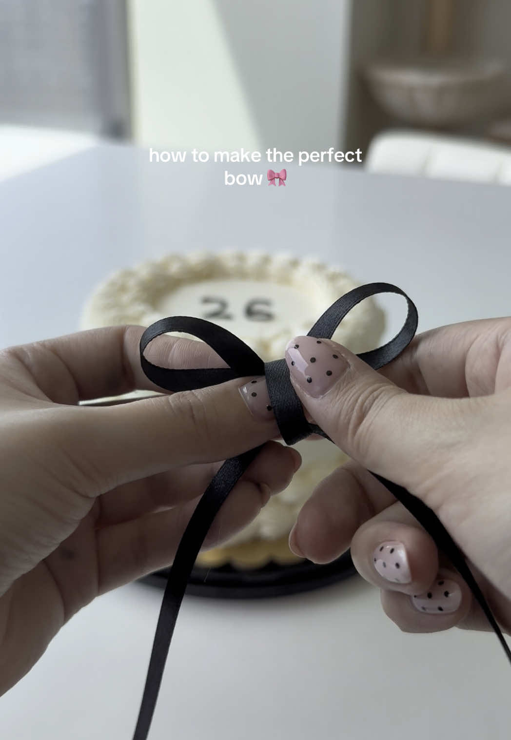 how to make the perfect bow every time 🎀 #bows #cakebows #diybow #bowtutorial #ribbon #bowballoon #giftbow #giftbowtutorial #coquette 