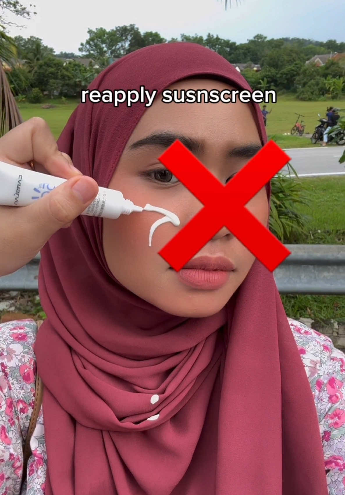 korang ain dah jumpa cara nak reapply sunscreen paling senang ! #carslan #carslanpowder #sunscreen #pressedpowder 
