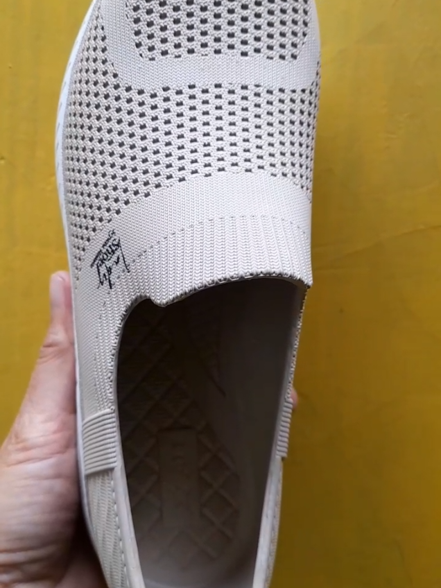 Rekomendasi sepatu karet wanita  #sepatukaretwanita #sepatuslipon #sepatuwanitakekinian #Nyaman #tahanair #kualitaspremium #hargaterjangkau # 