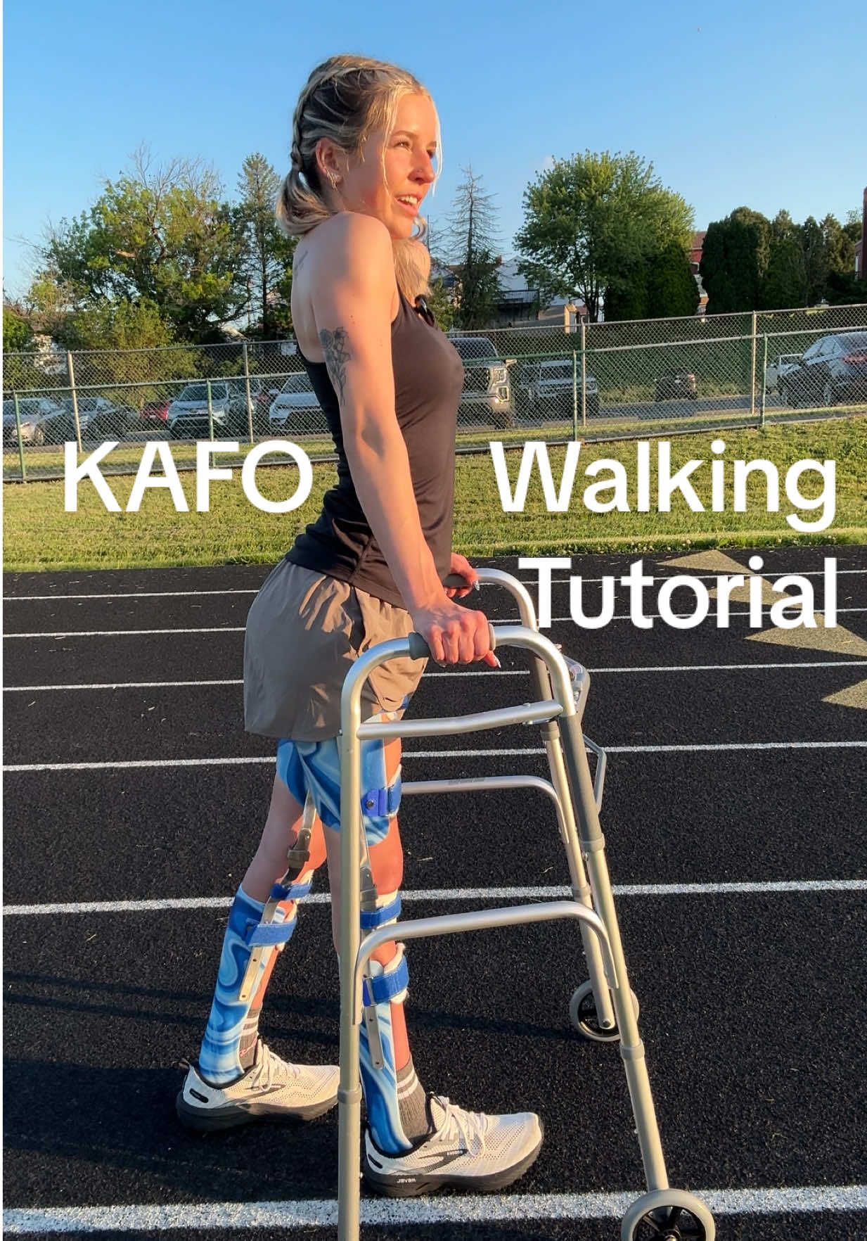 Full in depth tutorial on walking with KAFOs + some tips and tricks! If you have any questions don’t hesitate #kafo#kafobraces#walker#legbraces#spinalcordinjury#paraplegic#paralyzed#wheelchair#injuryrecovery 