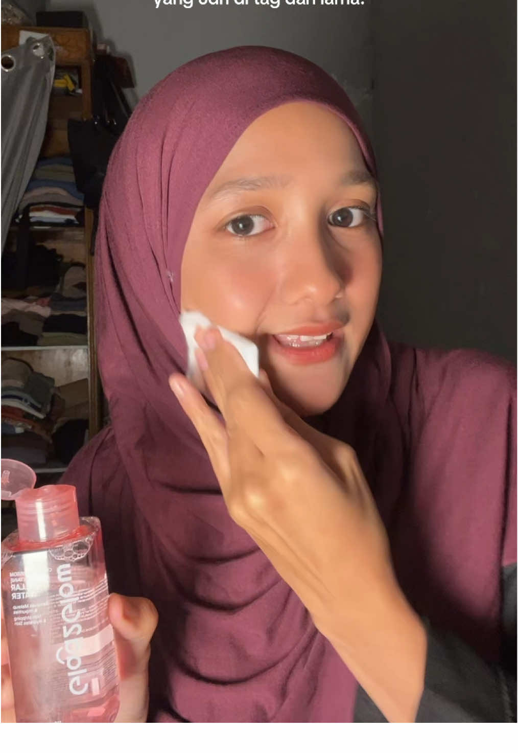 langsung terima klo dia yg dateng !! . . @glad2glow.indo  #g2g #micellerwater #skincare #nightroutine 