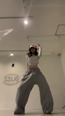 Thank you for making it to the top of the charts before we got overtaken…😂　抜かされる前に、、笑 音源トップありがとうございます✨✨ dc:@Kimmiiz.official (ครูคิม)🇹🇭 #likejennie #dance 