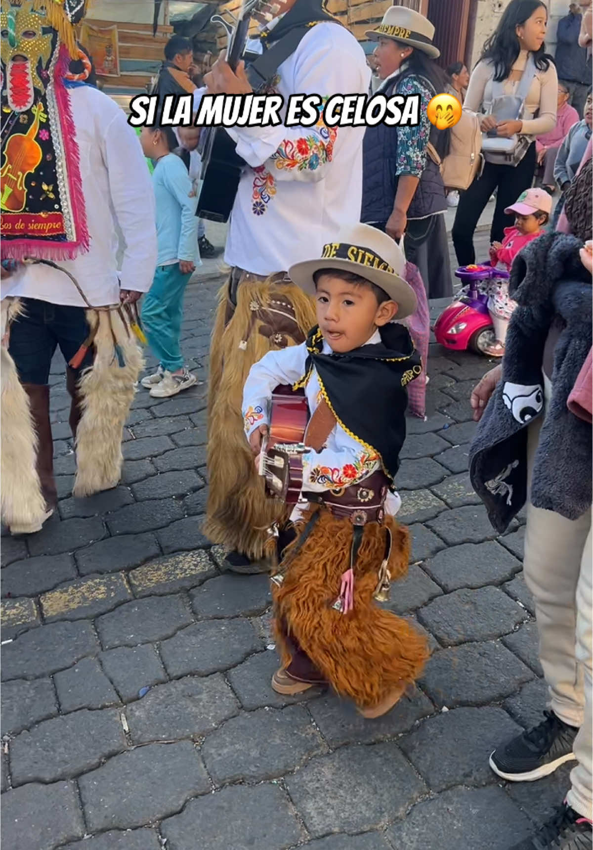 Último año me doy gusto🥳🎶💃 #cayambe_ecuador🇪🇨 #octavasdejuanmontalvo #intiraymi #sanpedro #tradicion #cultura #fiestasdepueblo #chullavida #paratiiiiiiiiiiiiiiiiiiiiiiiiiiiiiii #viralvideos #fyp 