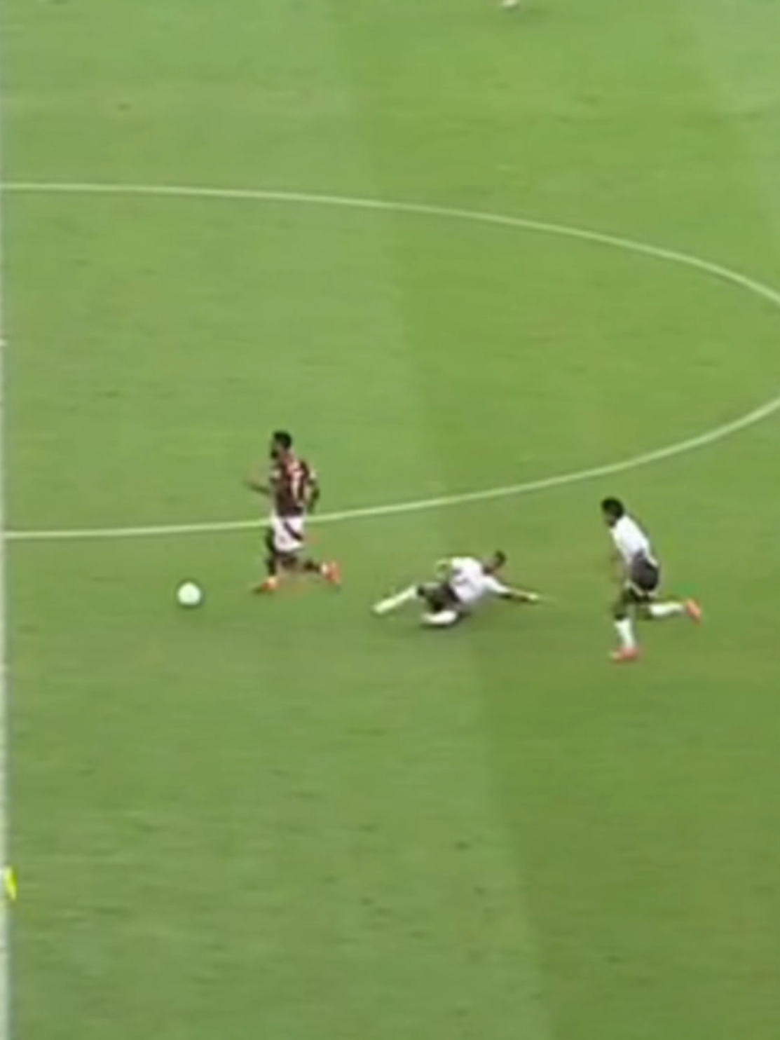 Gerson jogando de segundo volante 🥰