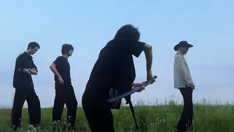 #blackoutfit #samurai #vibes #MysteryVibes #transition #douyin #FlowerBackdrop #xh 