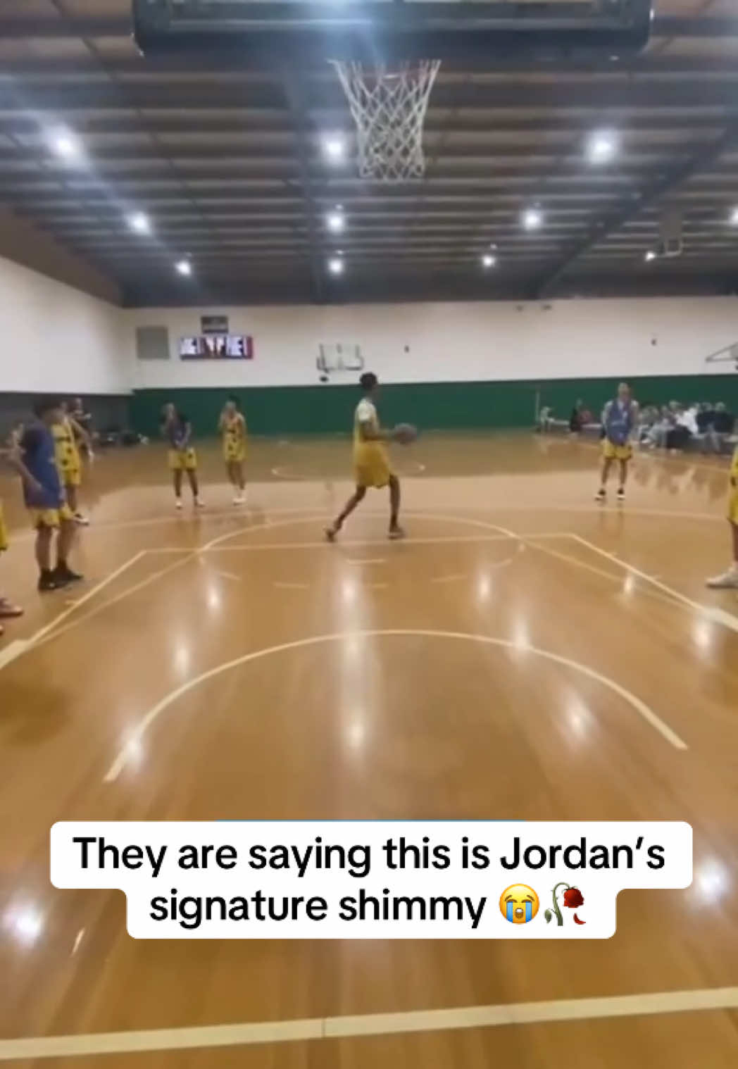Disrespectful 😂😂 #hoopsnation #basketball #michaeljordan (h/t baseline.hoops)