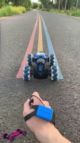 It's time to think about gifts! 🥰A unique gift for kids 🎁Gesture-sensing stunt remote control car that can be rotated freely ✅ Let your kids say goodbye to mobile games✨✨