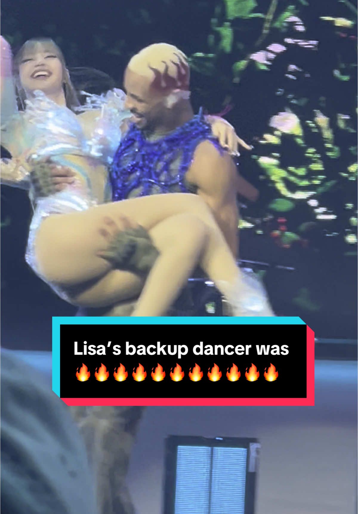 Can we all agree Lisa’s backup dancers were 🔥 🔥 🔥  #lisachella #coachella #blackpink #lishachella #lisa #moonlight