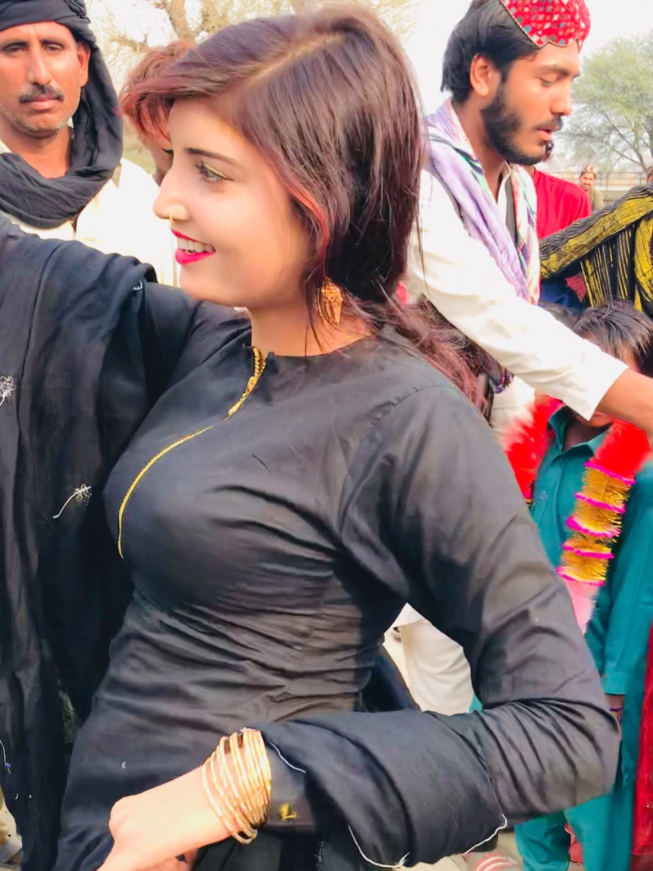 #Naseebo #dancer #viraldance #viralditiktok #saraikijhummar #saraikidance #newdance #for #you #videos #viraltiktok #viralvideo #dancers #mazharpendu #LIVEIncentiveProgram #LIVERewards #PaidPartnership 