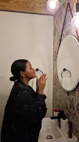 Nada como terminar el día con un boost de cuidado para mi piel. Primero uso el Red Booster Reedle Shot con microagujas de cica y retinol que suavizan e iluminan mi piel. Luego, el PDRN Essence, que con ADN de salmón y niacinamida hidrata y regenera. ¡Rutina rápida, efectiva y perfecta antes de dormir! Encuéntralos en Amazon o en vtcosmetics.com @VT Cosmetics US  #Reedleshot #Microneedling #Spiculeserum #Vtcosmetics #Skinbooster #Pdrnessence